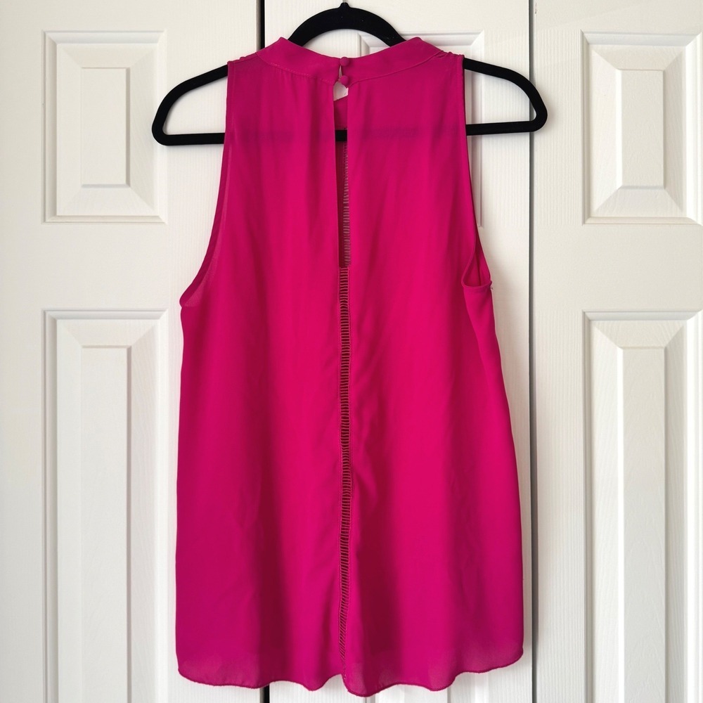 Wren & Willa Fuchsia Pink Mock Neck Sleeveless Blouse Stitch Cutout Shell Top - Picture 2 of 3